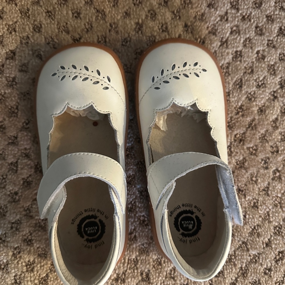 Cream Dress Shoes with Leaf Perforations and Strap
